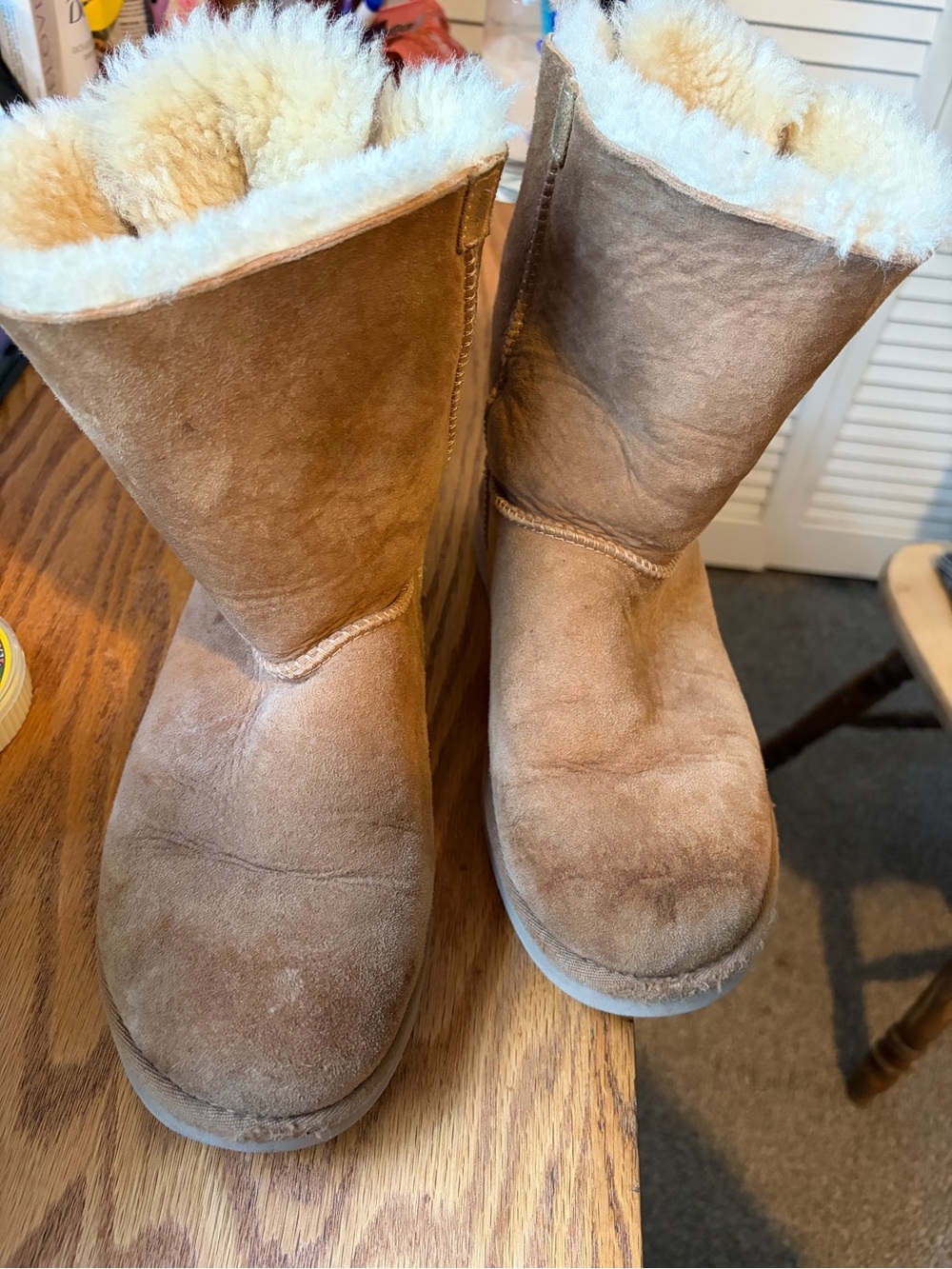 UGG Women's Short Shearling-Lined Suede Boots - Chestnut/Tan